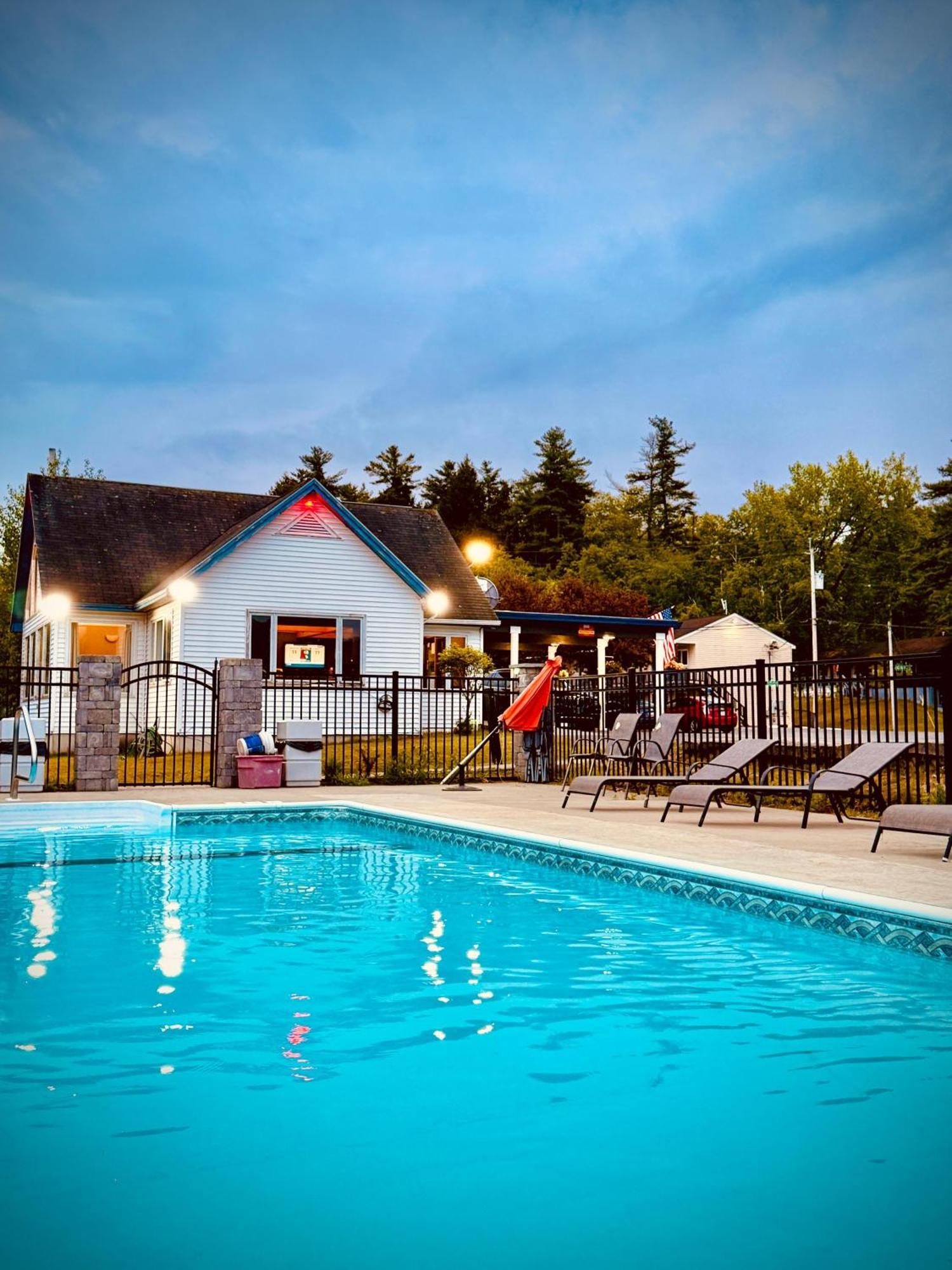 Travelodge By Wyndham Lake George Ny Екстер'єр фото
